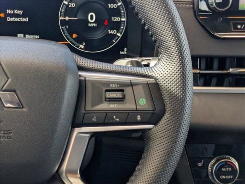 Used 2023 Mitsubishi Outlander SE image 24