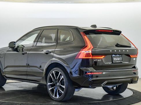 Certified 2023 Volvo XC60 T8 Ultimate w/ Protection Package Premier AWD/4WD image 2