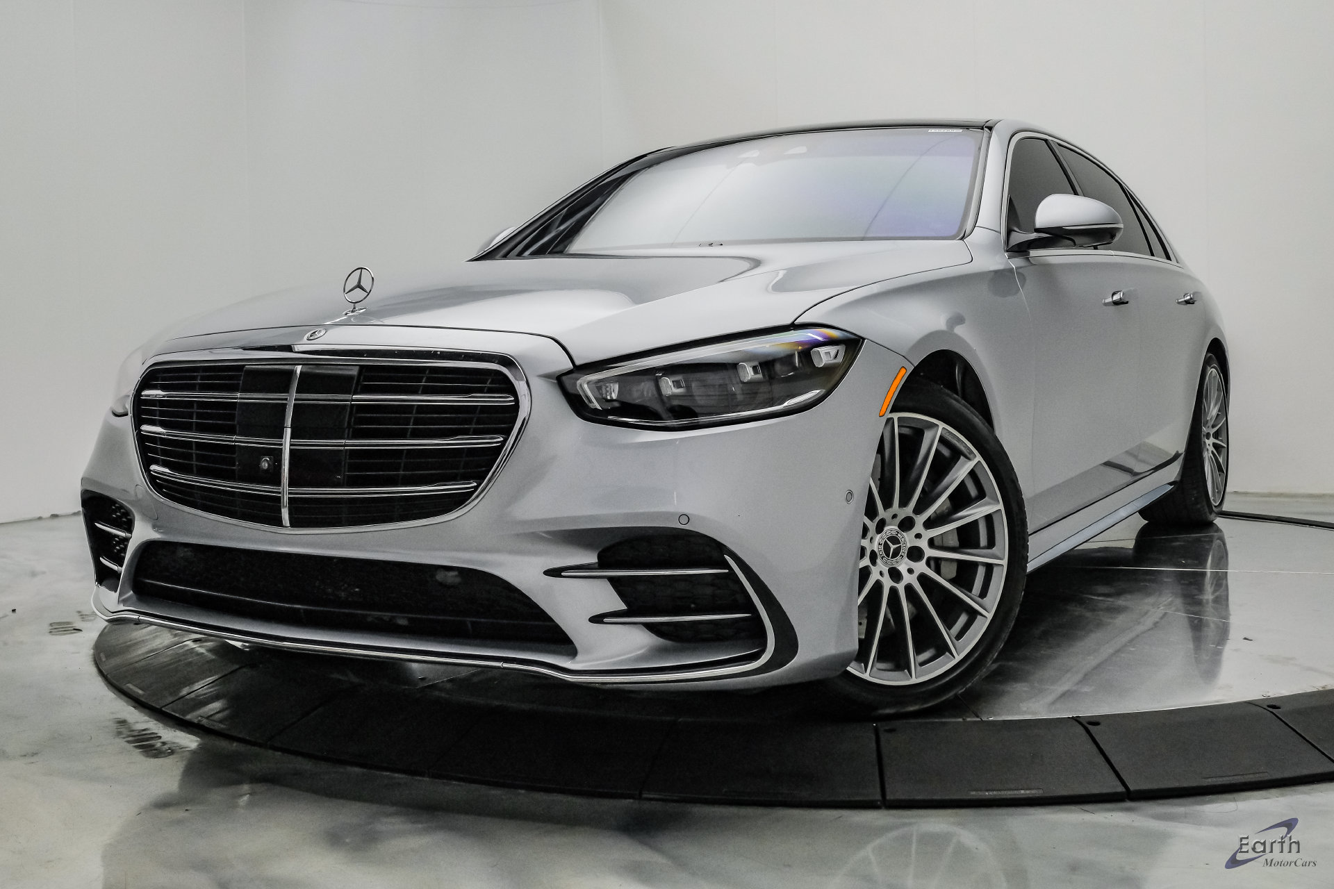 Used 2022 Mercedes-Benz S 580 4MATIC Sedan w/ AMG Line Package image 5