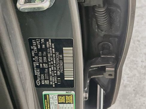 Used 2025 Hyundai Elantra Limited FWD image 26