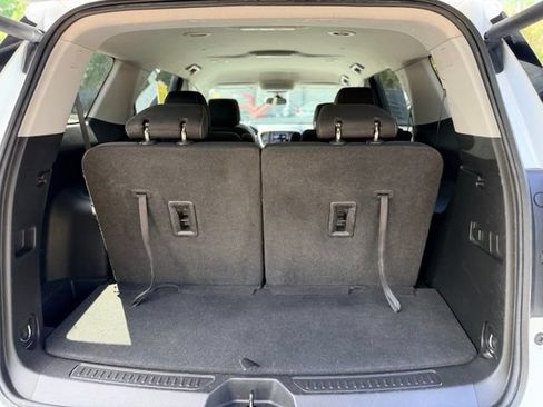 Used 2022 GMC Acadia SLE w/ Driver Convenience Package FWD image 29