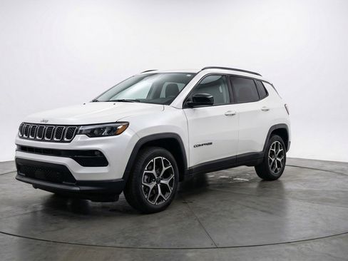 Used 2025 Jeep Compass Limited AWD/4WD image 3