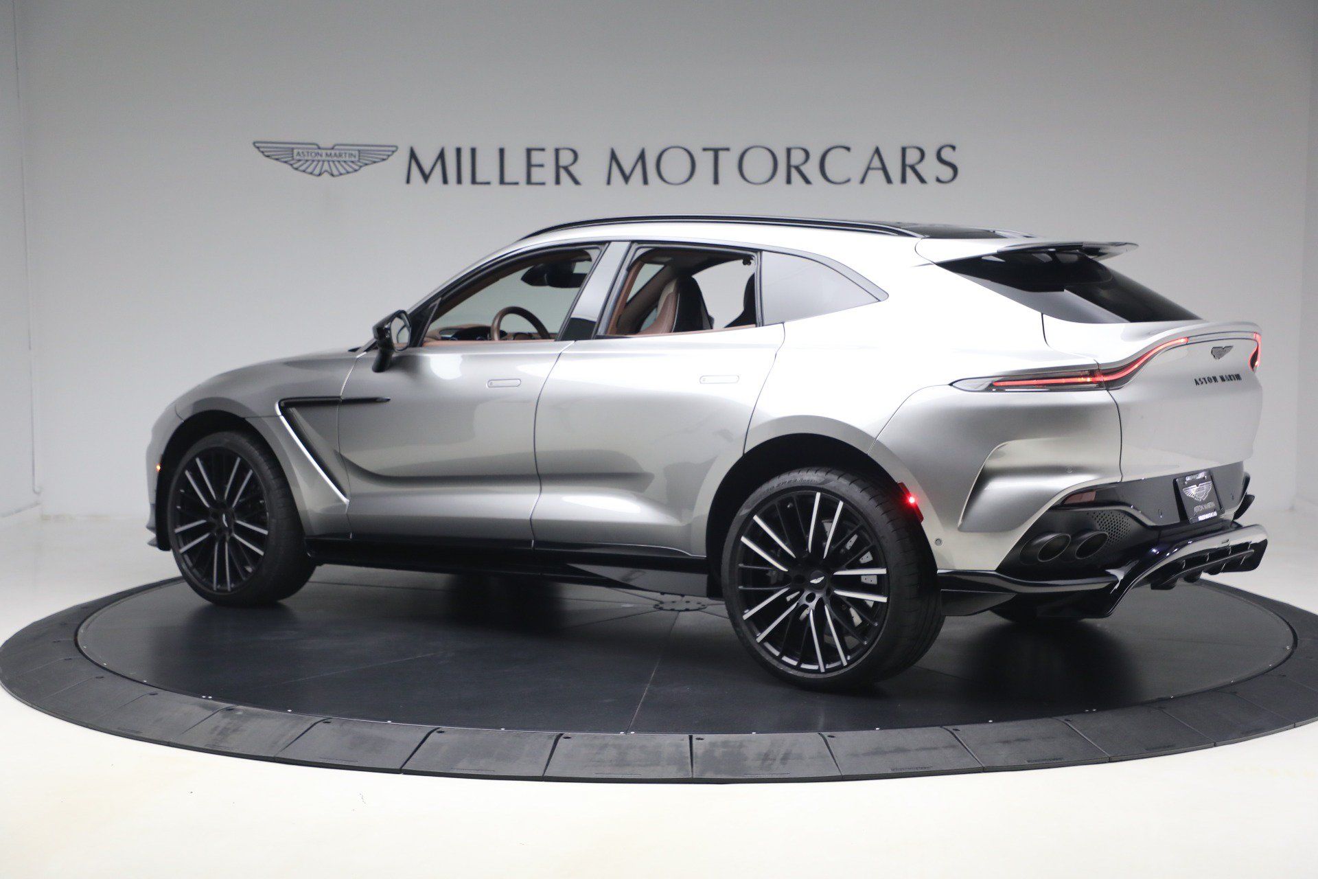 Used 2023 Aston Martin DBX 707 AWD/4WD image 4