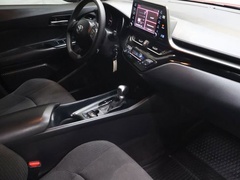 Used 2019 Toyota C-HR LE FWD image 11