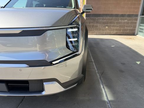 Used 2024 Kia EV9 Light Long Range RWD image 11