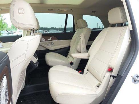 Used 2023 Mercedes-Benz GLS 450 4MATIC image 18