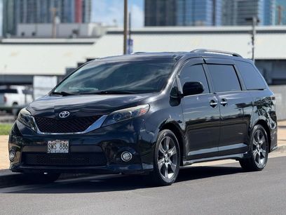 Used 2016 Toyota Sienna SE