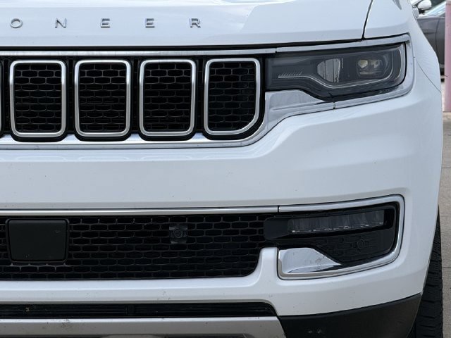 Used 2024 Jeep Wagoneer L Series II w/ Flexible Seating Group RWD image 8