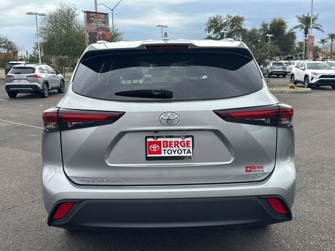 Certified 2024 Toyota Highlander XLE image 6