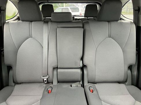 Certified 2020 Toyota Highlander LE FWD image 33