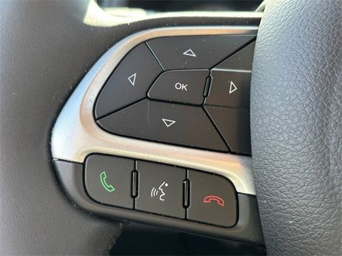 Used 2023 Jeep Renegade Altitude image 36