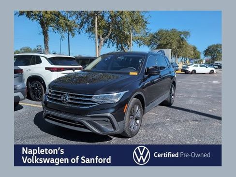 Used 2022 Volkswagen Tiguan SE image 1