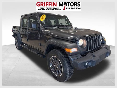 Used 2022 Jeep Gladiator Sport w/ Trailer Tow Package image 1