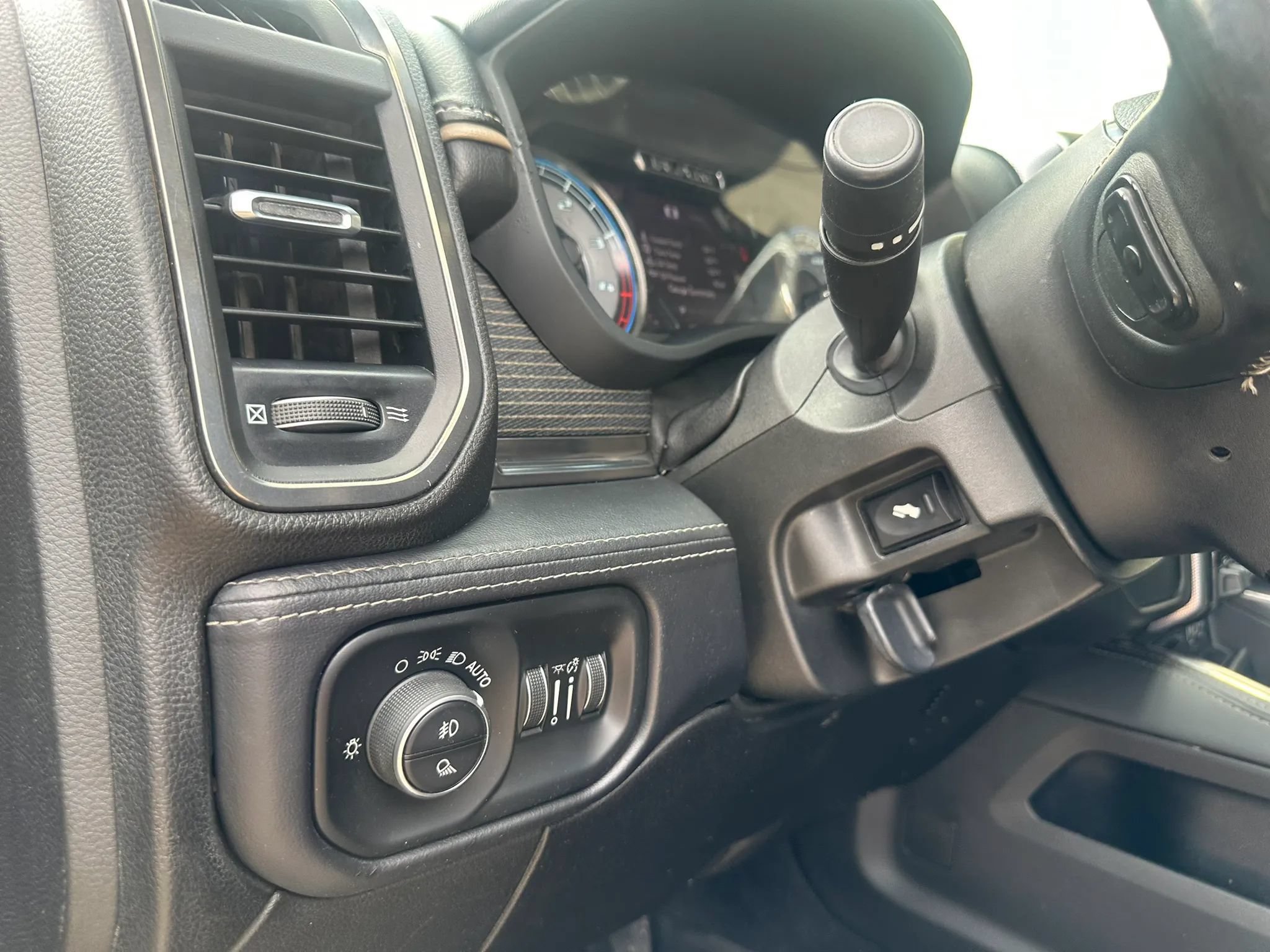 Used 2019 RAM 3500 Limited AWD/4WD image 38