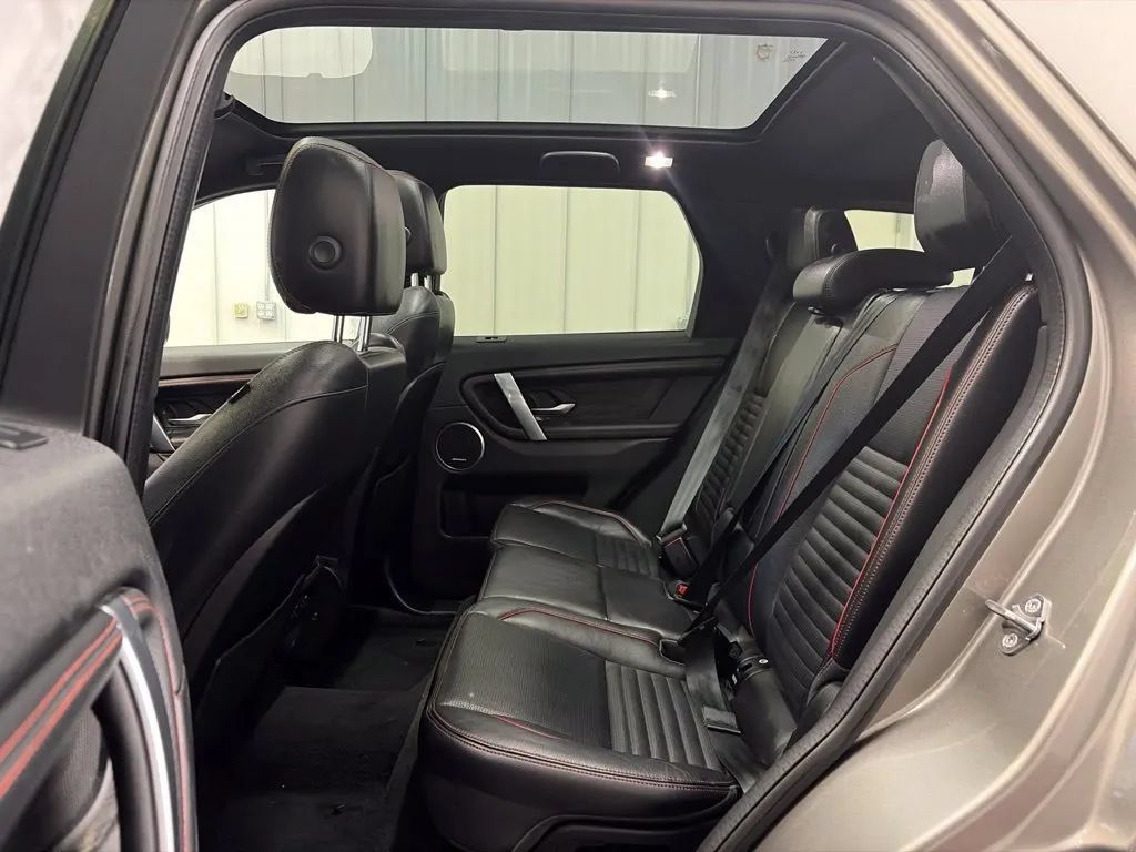 Used 2020 Land Rover Discovery Sport SE R-Dynamic AWD/4WD image 13