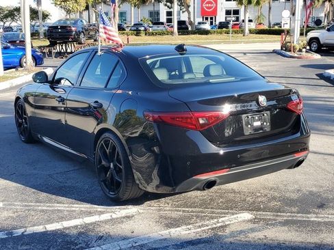 Used 2019 Alfa Romeo Giulia Sport w/ Nero Edizione image 5