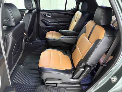 Used 2022 Chevrolet Traverse LT FWD image 25