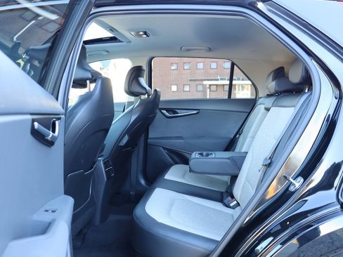 Used 2023 Kia Niro SX image 14