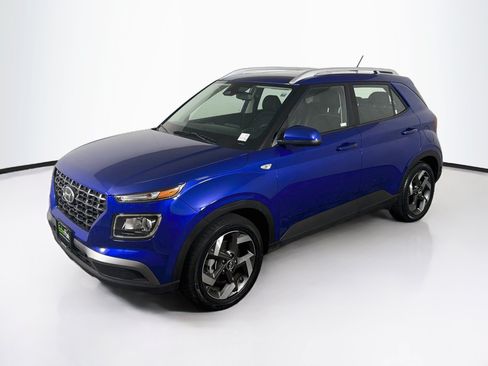 Used 2025 Hyundai Venue SEL FWD image 3