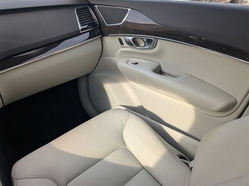 Used 2018 Volvo XC90 T6 Momentum w/ Convenience Package image 25