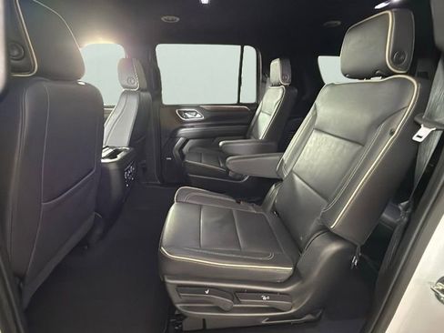 Used 2023 Chevrolet Suburban Premier image 30