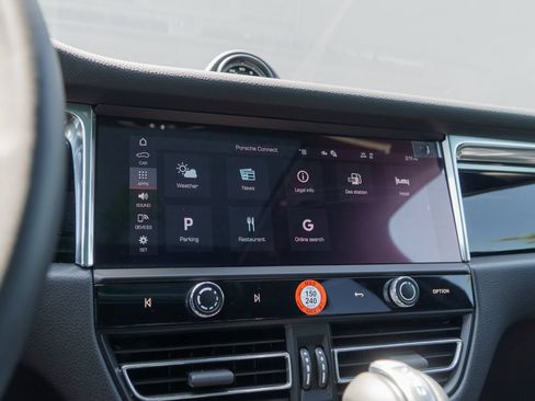 Certified 2026 Porsche Macan AWD/4WD image 25