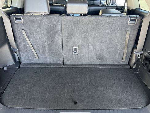 Used 2024 Toyota Highlander XLE image 19