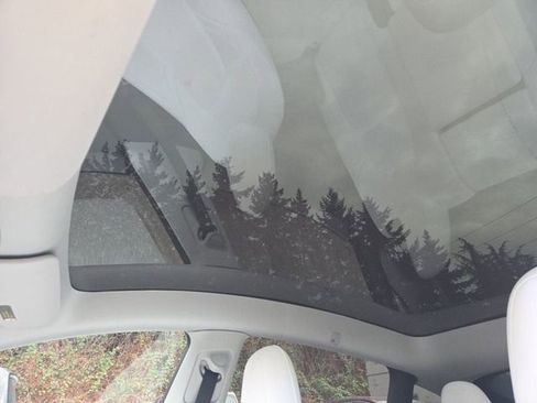 Used 2023 Tesla Model Y Long Range image 19