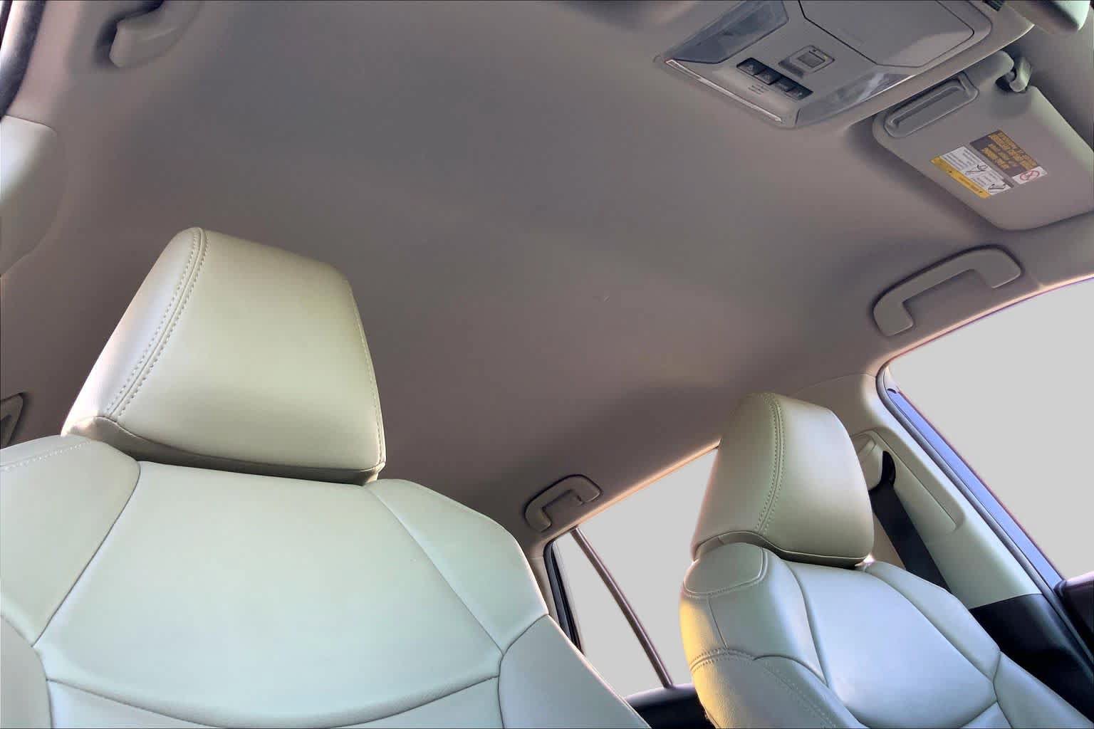 Used 2021 Toyota RAV4 XLE AWD/4WD image 14