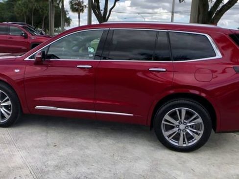 Certified 2023 Cadillac XT6 Premium Luxury FWD image 9