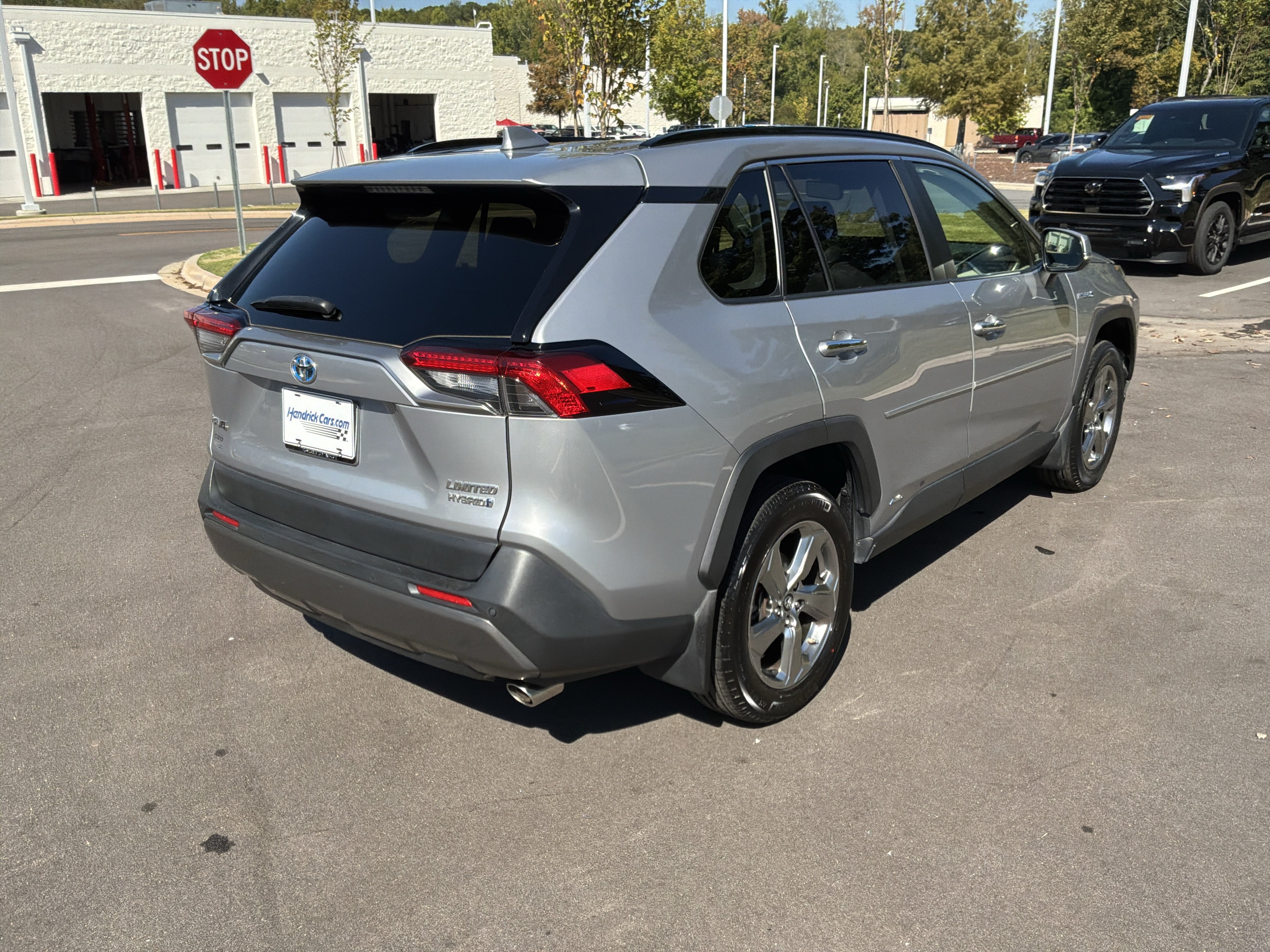 Used 2019 Toyota RAV4 Limited AWD/4WD image 10