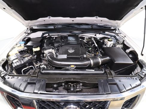 Used 2011 Nissan Frontier SL image 29