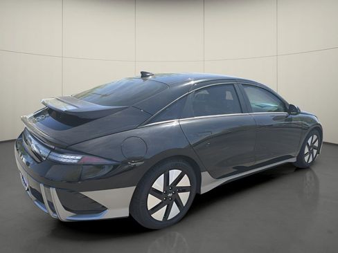 Used 2024 Hyundai Ioniq 6 SE RWD image 7