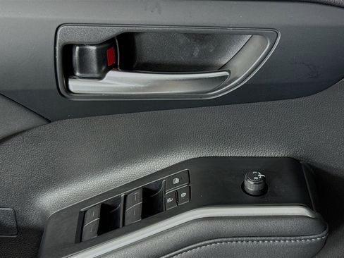 Used 2023 Toyota Highlander XLE image 23