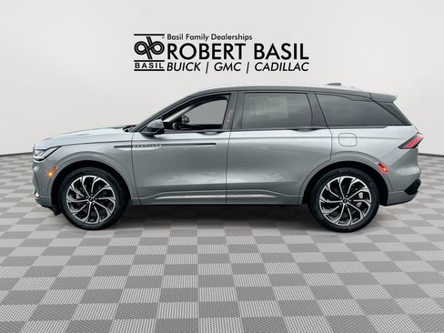 Used 2024 Lincoln Nautilus Reserve w/ Equipment Group 202A AWD/4WD image 5
