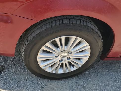 Used 2013 Chrysler Town & Country Touring-L w/ Premium Group FWD image 5