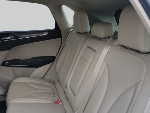 Used 2019 Lincoln MKC Premiere FWD image 12
