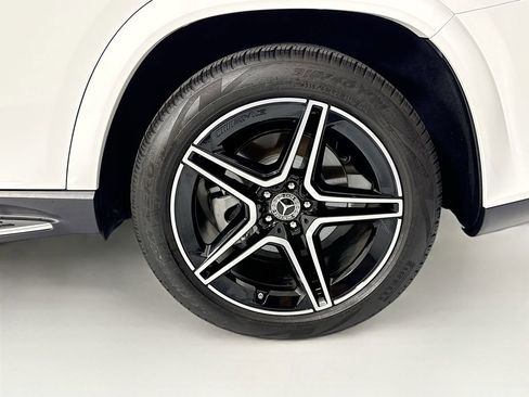 Certified 2025 Mercedes-Benz GLS 450 4MATIC image 32