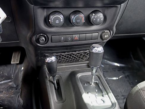 Used 2015 Jeep Wrangler Unlimited Sport w/ Quick Order Package 24S AWD/4WD image 20