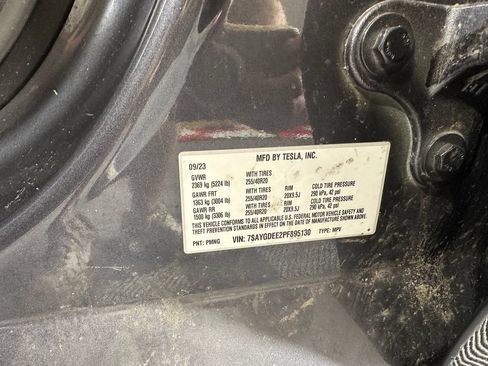 Used 2023 Tesla Model Y Long Range AWD/4WD image 33