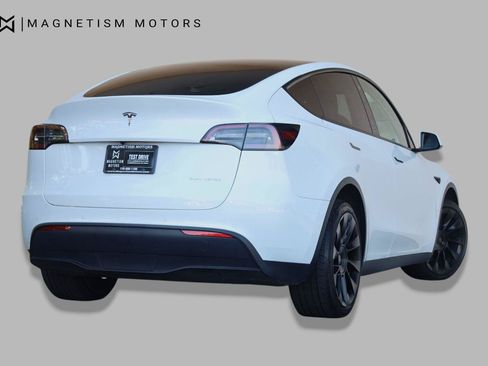 Used 2022 Tesla Model Y Long Range AWD/4WD image 9