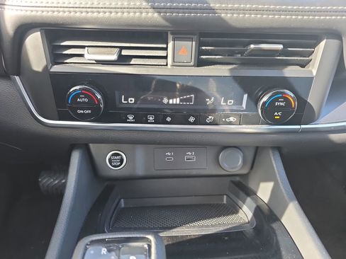 Used 2023 Nissan Rogue SV image 20