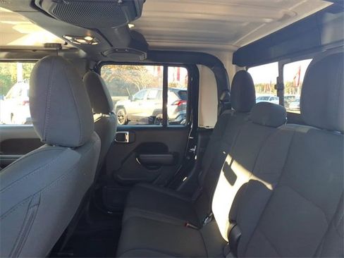 Used 2023 Jeep Gladiator Willys image 6