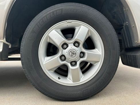Used 2004 Toyota Land Cruiser AWD/4WD image 30