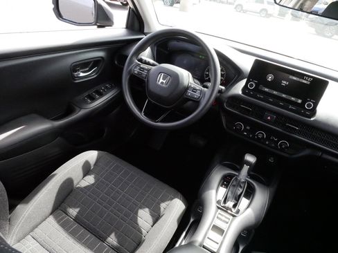 Used 2023 Honda HR-V LX image 9