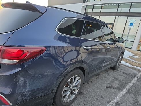 Used 2017 Hyundai Santa Fe SE image 4