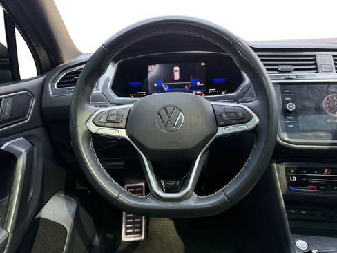 Used 2023 Volkswagen Tiguan SE R-Line image 12
