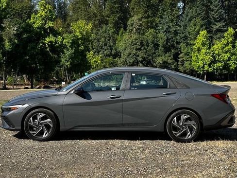 Certified 2025 Hyundai Elantra Sport FWD image 6