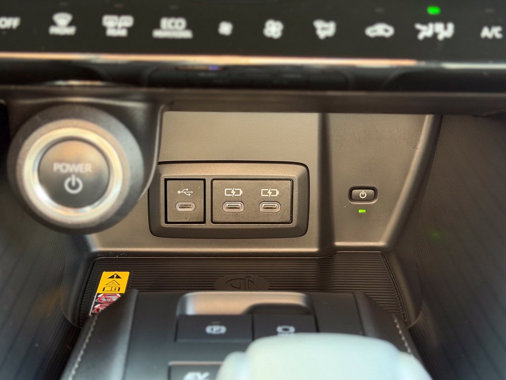 Certified 2024 Toyota Venza XLE AWD/4WD image 18