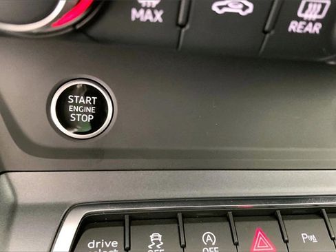 Certified 2025 Audi Q3 2.0T Premium w/ Convenience Package image 32